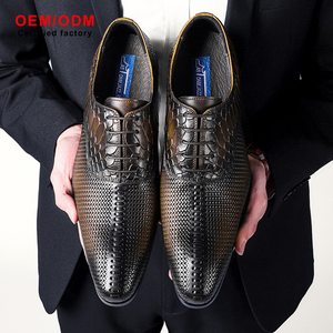 Zapatos Oxford de Cuero Vacuno Personalizados OEM, Zapatos Casuales de Negocios para Hombre, con Grabado de Piel de Serpiente, Hechos a Mano, Formales Británicos para Boda - Product Image 3