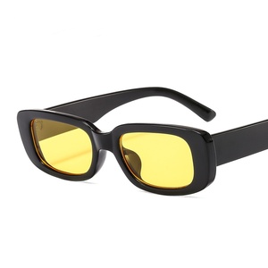 Vente en gros de lunettes de soleil classiques pour femmes, rectangulaires, bon marché, en plastique, colorées, ovales - Product Image 2