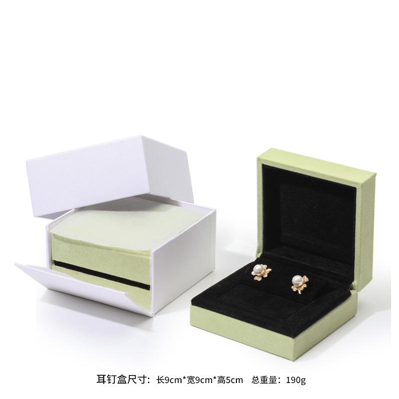 กล่องต่างหูสตั๊ดสีเขียวหญ้า