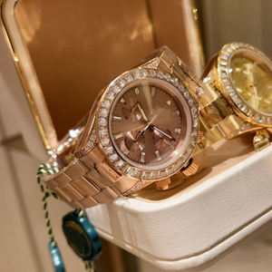 Montre à quartz multifonction de haute qualité pour hommes avec bracelet en acier inoxydable de 41mm avec lunette en diamant fabriquée en Chine - Product Image 1