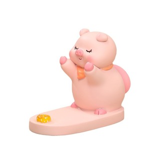 Lindo adorno de resina de panda para escritorio con soporte para teléfono, ideal para regalo de graduación u oficina. - Product Image 2