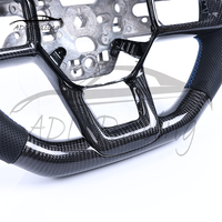 Vente en gros d'accessoires pour Ford Mustang S650, volant en fibre de carbone avec surpiqûres bleues et garniture de boutons, 2024 et plus