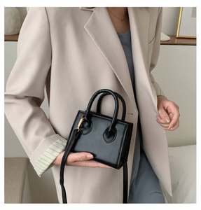 I-0360 Sac à bandoulière pour femme en promotion, petits sacs à main et pochettes, sacs bandoulière de créateur pour femme, mini sac fourre-tout à rabat - Product Image 5