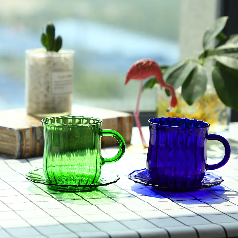 Conjunto de xícara de café e chá de vidro listrado reutilizável personalizado caneca de café de vidro colorido com pires e alça