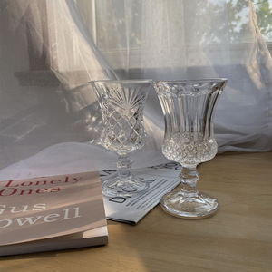 Copa de <span class=keywords><strong>vino</strong></span> <span class=keywords><strong>tinto</strong></span> grabada de cristal enano en relieve de estilo coreano moderno, taza tallada con personalidad creativa para mujer de <span class=keywords><strong>restaurante</strong></span> occidental largo - Product Image 1