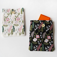Pochette Kindle personnalisée en lin et coton pour couverture de livre de boutique à fleurs avec broderie de ruban Pochette de livre portable réutilisable à la mode
