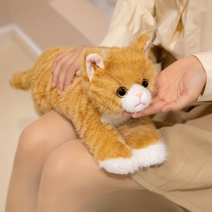 Peluche Gatto Realistico, Morbido e Coccoloso, in Posizione Sdraiata, con Faccia Arrotondata e Zampe Corte, Piccolo Animale Domestico, Ideale per Decorazioni Camera da Letto e Regali - Product Image 3