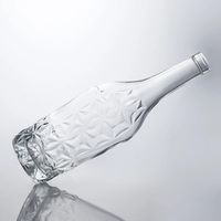 Vente en gros de bouteilles en verre cristal élégantes de 500 ml et 750 ml pour boissons et spiritueux, avec bouchons en liège, impression sérigraphique, couleur personnalisée, transparentes