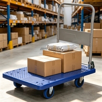 Chariot à plateforme en plastique à quatre roues pour la manutention efficace des matériaux en usine et en entrepôt