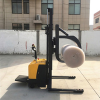 Chariot élévateur électrique à pince 0,5-1 tonne, hauteur de levage 2200 mm, avec fonction de serrage et de rotation automatique des fûts et des caisses, transpalette motorisé