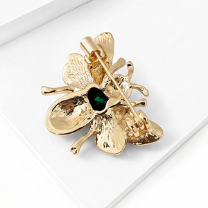 Broche vintage en forme d'abeille pour <span class=keywords><strong>homme</strong></span> et femme, petite broche en strass, insecte, pour accessoires vestimentaires de mariage, vente en gros - Product Image 4