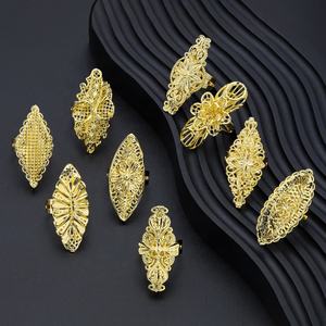 Anillo Grande de Latón Chapado en Oro de 24K, Diseño de Joyería para Boda, para Hombre y Mujer, Venta al por Mayor, Anillo de Moda Dorado para Mujer - Product Image 3