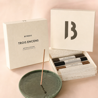 Boîte cadeau personnalisée pour encens avec couvercle et base, papier ivoire gaufré diamant, ensemble de 3 parfums, plat en céramique, OEM