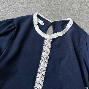 Chemisier d'été en mousseline de soie de couleur unie pour femmes avec gland col en V col Mandarin usine OEM Blusas Femme hauts à la mode en gros - Product Image 4