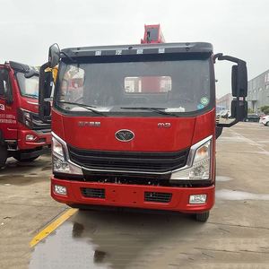 Grúa Montada en Camión Sinotruk con Distancia entre Ejes de 3650 mm, Grúa de Pluma Recta de 5 Secciones Chengli Changwei de 7 Toneladas para Instalación de Alumbrado Público - Product Image 4