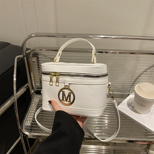 <span class=keywords><strong>Sac</strong></span> bandoulière tendance <span class=keywords><strong>vintage</strong></span> 2026 en PU, design élégant avec lettres, fermeture éclair, <span class=keywords><strong>sac</strong></span> seau décontracté à porter à la main - Product Image 3