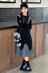 Set di abbigliamento Casual da ragazza autunnale in tre pezzi gonna in Denim con Design a blocchi di colore ODM - Product Image 5