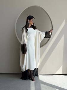 Abaya Cerrada COMMuslim, Vestido Blanco con Encaje Negro, Fabricantes de Túnicas Holgadas Personalizadas para Mercados Europeos, Americanos y de Oriente Medio - Product Image 6