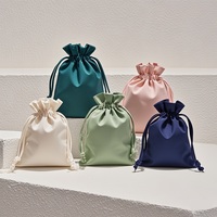 Venta al por mayor de bolsas de polvo de algodón con cordón personalizado para bolsos joyería ropa zapatos con impresión de logotipo bolsas de regalo personalizadas