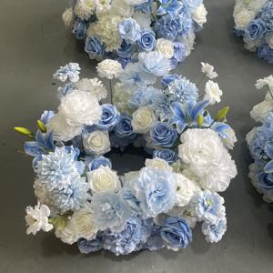 Centro de Mesa de Flores Artificiales Blancas y Azules de Alta Calidad GreenLife Exclusive de 60 cm para Decoración de Mesa de Boda y Banquete - Product Image 2