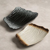 Assiettes à sashimi en céramique, texture ondulée, style rustique irrégulier, vaisselle japonaise pour servir le sushi, vente en gros pour restaurants et traiteurs