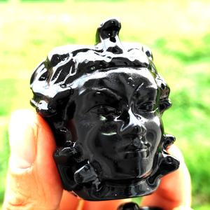 ขายส่งหัวกะโหลกเมดูซ่าจากหินออบซิเดียนธรรมชาติคุณภาพสูง ขนาด 4.8 ซม. ขัดเงา ทันสมัย เหมาะสำหรับตกแต่งบ้าน สำนักงาน และเป็นของขวัญทางธุรกิจ - Product Image 5