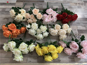 باقة من الزهور الصناعية البيضاء التي تحتوي على 9 رؤوس تُحف الصورة في حفلات الزفاف وتتميز بتصميمها الوردي المتميز بخلاصة الأزهار الصناعية - Product Image 4