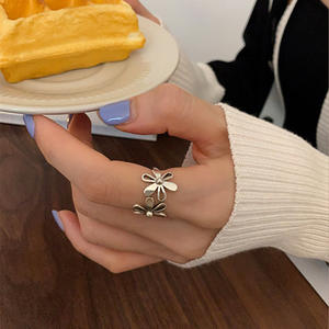 Vente chaude évider femme en acier inoxydable plaqué or Double tournesol évidé anneau ouvert pour les femmes bijoux - Product Image 4