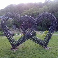 Pot de fleurs Miracle Garden Landscaping avec LED en forme de cœur Pot de fleurs en plastique de grande conception pour paysage public