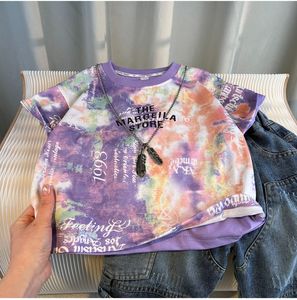 Ensemble d'été 2026 pour tout-petits garçons : T-shirt violet imprimé tie-dye mignon + short en jean bleu – Ensemble 2 pièces cool - Product Image 4