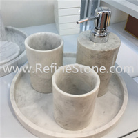 Ensemble d'accessoires de salle de bain en pierre de marbre Emperador foncé naturel avec plateau au design moderne pour hôtels