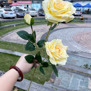 Rose artificielle en soie à 3 têtes, effet diamant, avec bord roulé, pour mariage, fête, décoration intérieure, vente en gros - Product Image 1