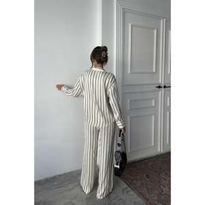 Conjunto de Pijama de Satén a Rayas Negras para Mujer, Manga Larga, Clásico, Dos Piezas, Tela Suave - Product Image 1