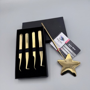 แหนบต่อขนตา LUCKY LASH TOOLS รุ่น LLT-10185 สำหรับมืออาชีพ พร้อมโลโก้ส่วนตัว สีทอง ทำจากสแตนเลส ป้องกันไฟฟ้าสถิตย์ ด้ามจับไฟเบอร์ ปลายเรียบลื่น - Product Image 3