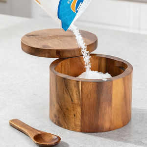 El popular contenedor giratorio para especias de madera de ciprés es adecuado para usar en cocinas domésticas para cocinar. - Product Image 4