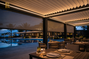 Abri de terrasse modulaire étroit et long RKOVE série C, autoportant, motorisé, avec toit à persiennes et écran LED Zip Screen - Product Image 3