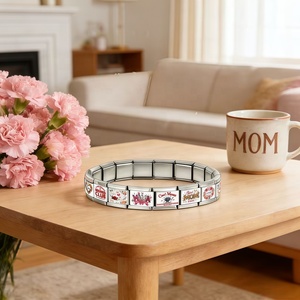 Venta al por mayor: Últimos abalorios italianos de acero inoxidable para pulseras, dijes personalizados MAMA y MOM para el Día de la Madre, regalo de joyería DIY - Product Image 3