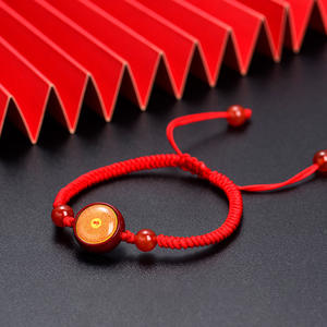 สร้อยข้อมือเบิ่นหมิงเหนียนสีแดงทอมือพร้อมธงกา ซินนาบาร์ มนตราชูรังกามา และทาราสีเขียวสำหรับผู้ชายและผู้หญิง - Product Image 2