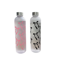 Bouteille d'eau en plastique givré personnalisée de 25 oz avec impression de nœud, couvercle métallique anti-fuite, réutilisable, esthétique, pour les filles à l'école, cadeau