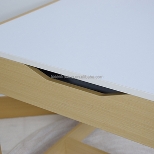 Mesa infantil moderna y juego de dos sillas con tablero de doble cara y contenedor de almacenamiento, escritorio de actividades de madera para niños - Blanco - Product Image 4