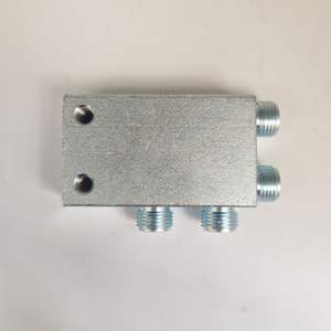 Connecteur hydraulique quatre voies Doosan pour accessoires de mât D20G D25G D30G, montage sur panneau, métal argenté - Product Image 2