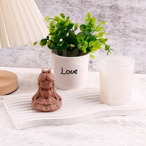 Moule en silicone TangChu Fille tenant une bougie en forme de cœur pour la décoration de fête, cadeau unique et ambiance gothique - Product Image 6