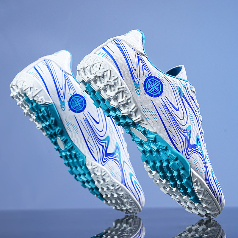 White & Moon Turf Studs