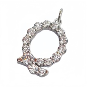 จี้ตัวอักษรเงินแท้ 925 รุ่นคลาสสิกจาก UM Jewelry สำหรับผู้หญิง เด็ก ของขวัญวันครบรอบ วันแต่งงาน และโอกาสพิเศษต่างๆ - Product Image 6