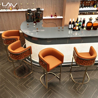Chaise de bar moderne luxueuse en métal doré chaise haute en cuir orange pour hôtel restaurant cuisine