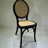Chaise Monet en bois empilable pour banquet de mariage