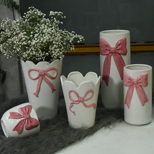 Franse stijl keramische boogvaas voor bloemstukken in de slaapkamer of aan de eettafel, geschikt voor gedroogde bloemen. - Product Image 1