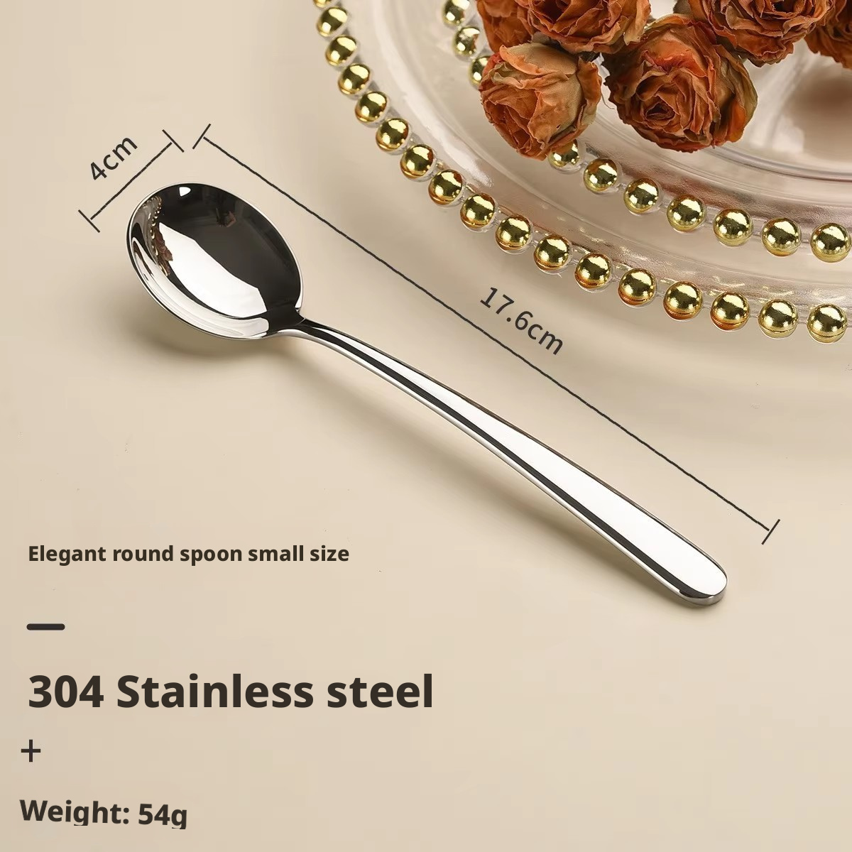 Cuchara sopera pequeña de plata con mango ligero.