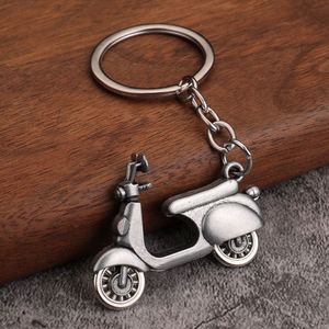 Nouveau porte-clés en métal en forme de scooter électrique 3D personnalisé avec logo de voiture, vente en gros - Product Image 2