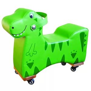 Adorables animaux <span class=keywords><strong>à</strong></span> <span class=keywords><strong>bascule</strong></span> en forme de dinosaure, tigre, vache, cheval avec roues, ensemble d'animaux <span class=keywords><strong>à</strong></span> <span class=keywords><strong>bascule</strong></span> souples pour enfants, idéal pour les fêtes de crèche - Product Image 4